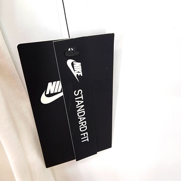 Nike T Shirt. Size L - Picture 8 of 9